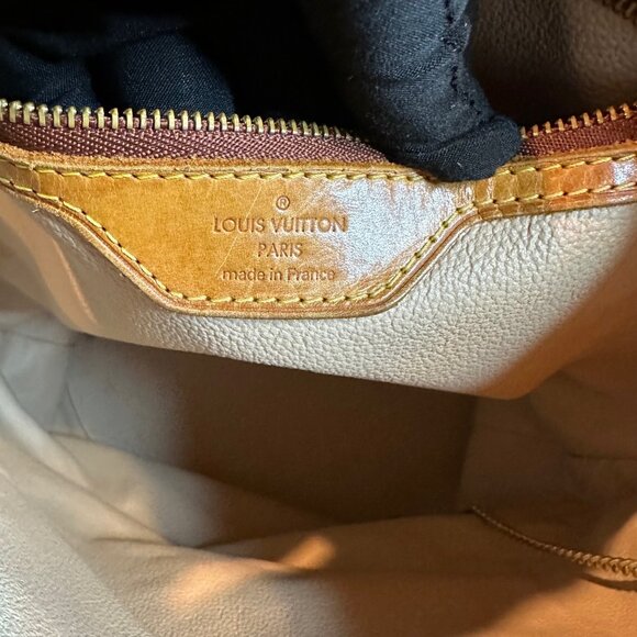 Authentic Louis Vuitton Monogram Marais GM Bucket Bag - Picture 15 of 16